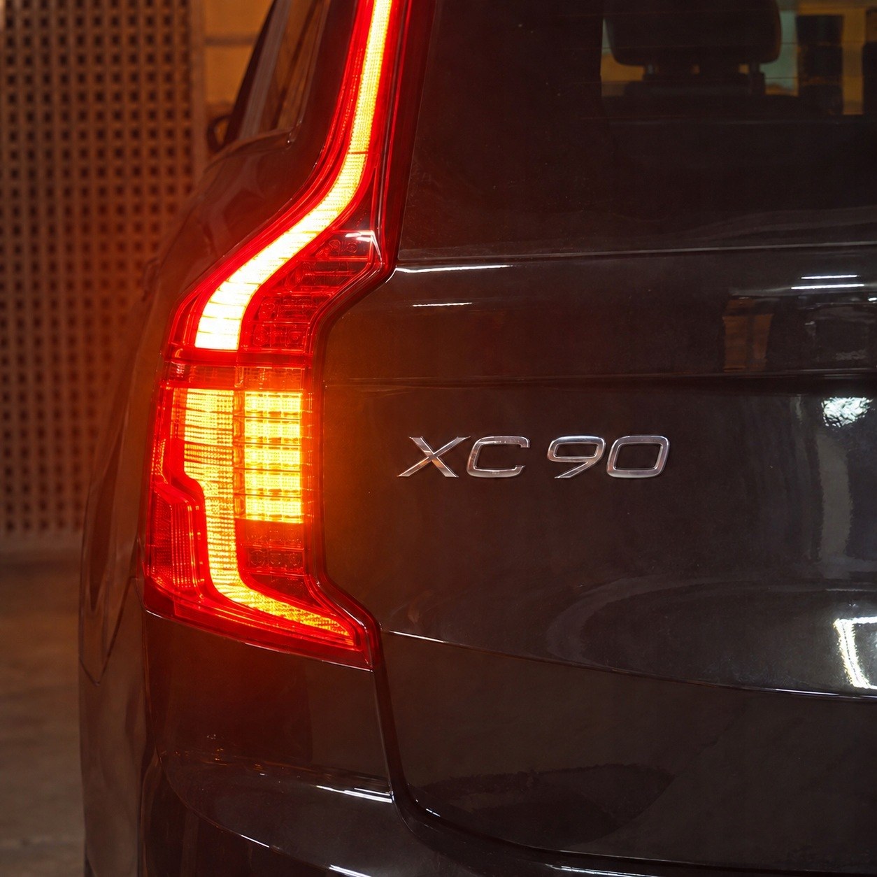 Volvo XC90 II — tylne oświetlenie